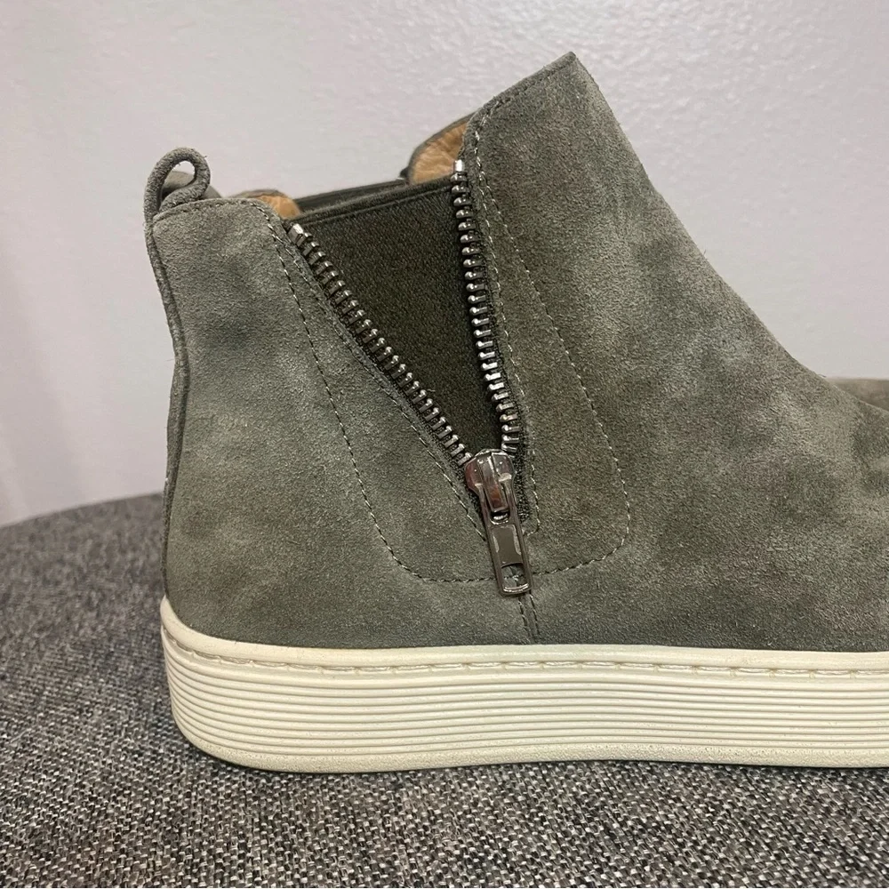 Sofft Britton Leather Olive Suede Zipper Ankle Boots / Shoes. Aqua Sofft